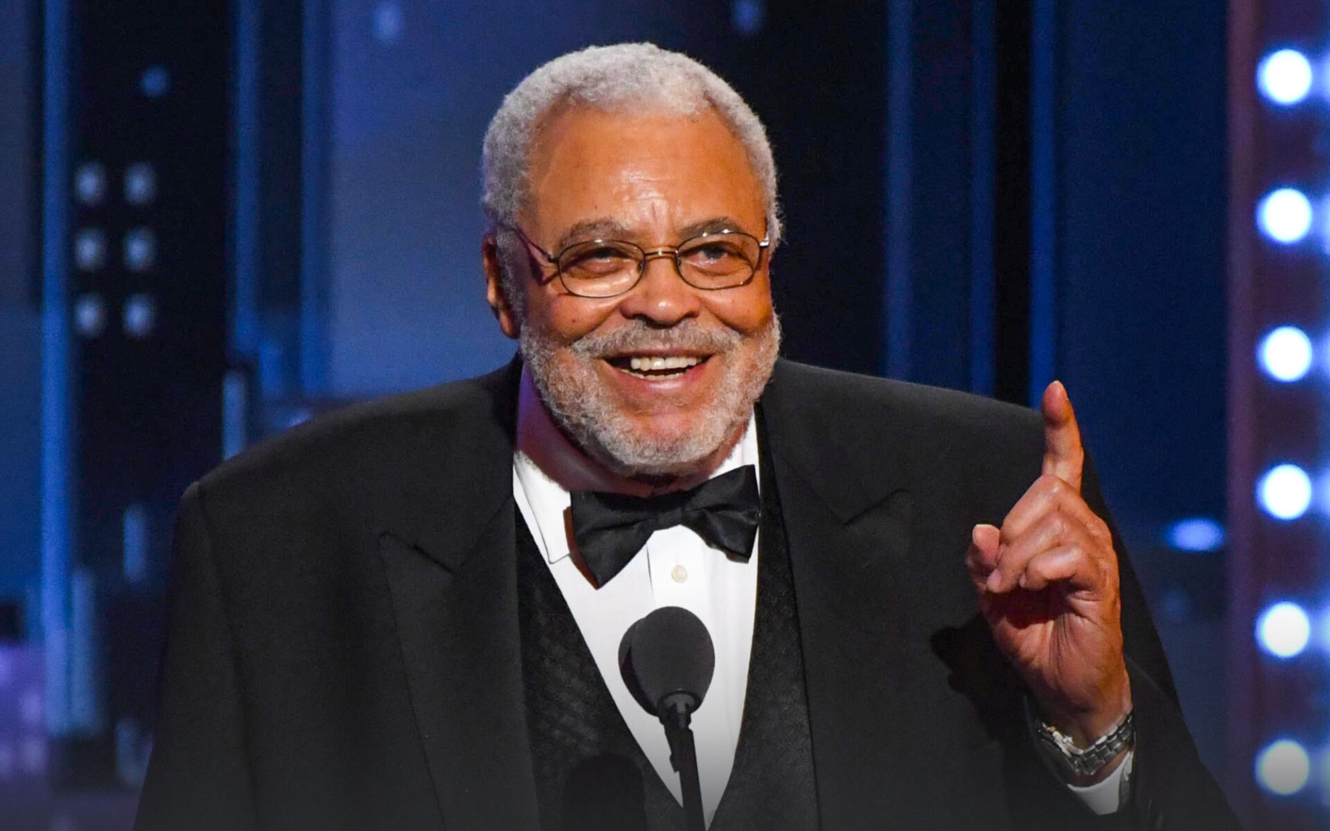 Fans mourn as James Earl Jones, acclaimed ‘Field of Dreams’ actor and voice of Darth Vader, dies at 93