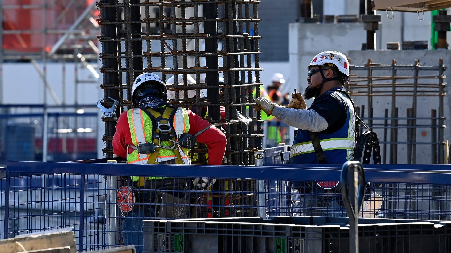 Construction Crew Takes Down Armed Robbery Suspect in Caught-on-Camera Showdown [WATCH]